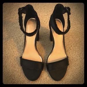 LC black heels that are sooo cute!